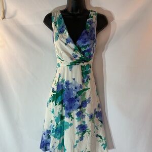 Liz Claiborne Size 4 White and Blue Floral Ruched Sleeveless Midi Dress Sundress